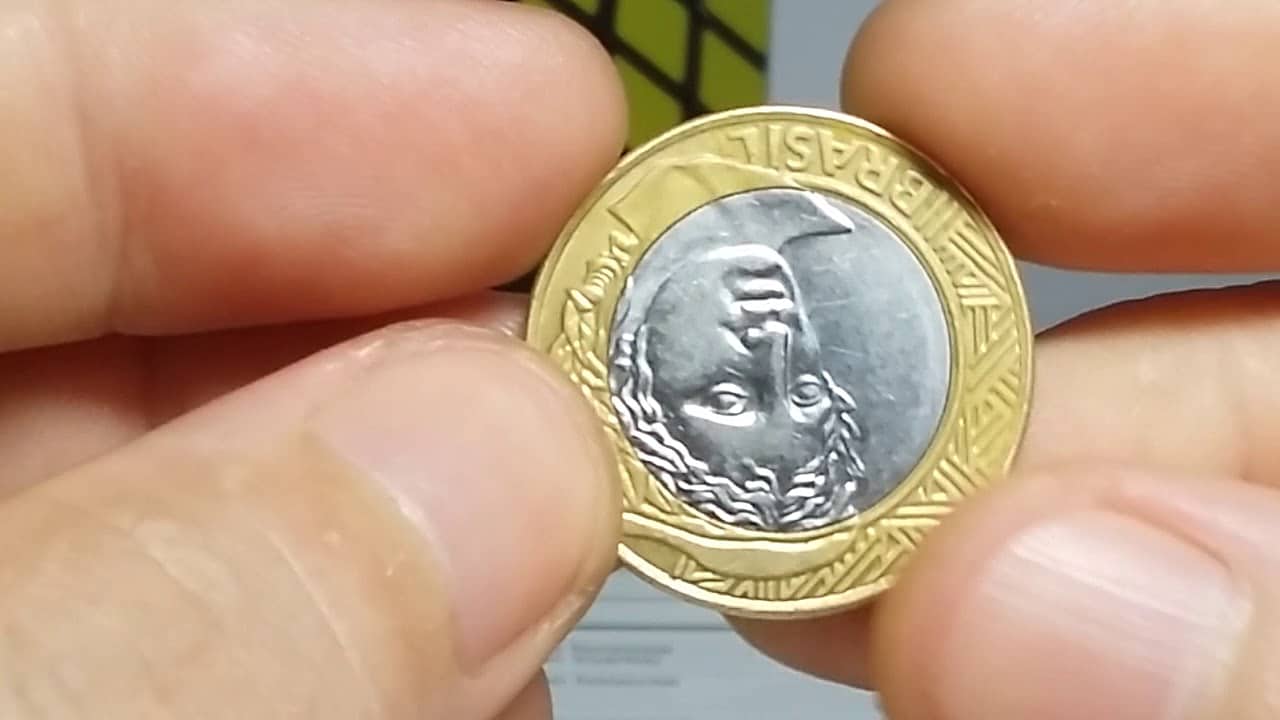 Moeda de 1 Real do ano 1999 com erro de Reverso Invertido (Raridade de numismática avaliada em R$ 1.900)