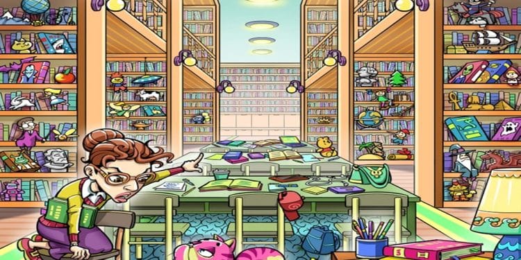 Teste visual de uma mulher de óculos sentada em uma cadeira, encarando um gato rosa em uma biblioteca repleta de livros e objetos coloridos.