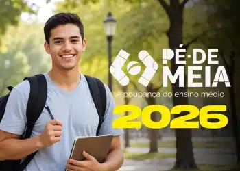Jovem estudante sorridente com mochila e caderno ao lado do logo Pé-de-Meia 2026.