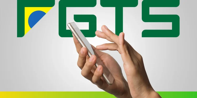 Mãos usando smartphone com logotipo do FGTS ao fundo em destaque
