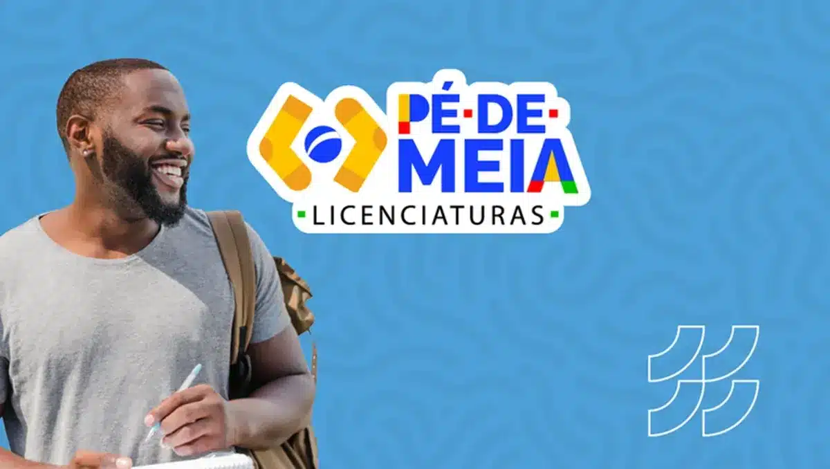 Jovem estudante sorrindo com mochila e caderno ao lado do logo do programa Pé-de-Meia Licenciaturas.