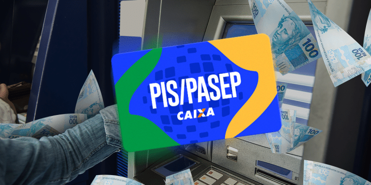Cartão PIS/PASEP da Caixa em frente a caixa eletrônico com notas de cem reais ao redor