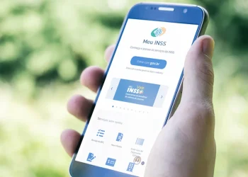 Tela de smartphone exibindo a interface do aplicativo Meu INSS, com informações e serviços relacionados à previdência social.
