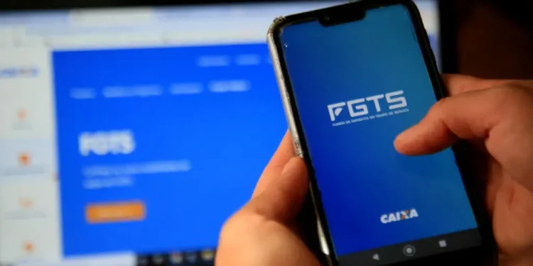 Tela do aplicativo FGTS da Caixa mostrando a opção de saque-aniversário para 2026, com foco na data de liberação para quem nasceu em janeiro.