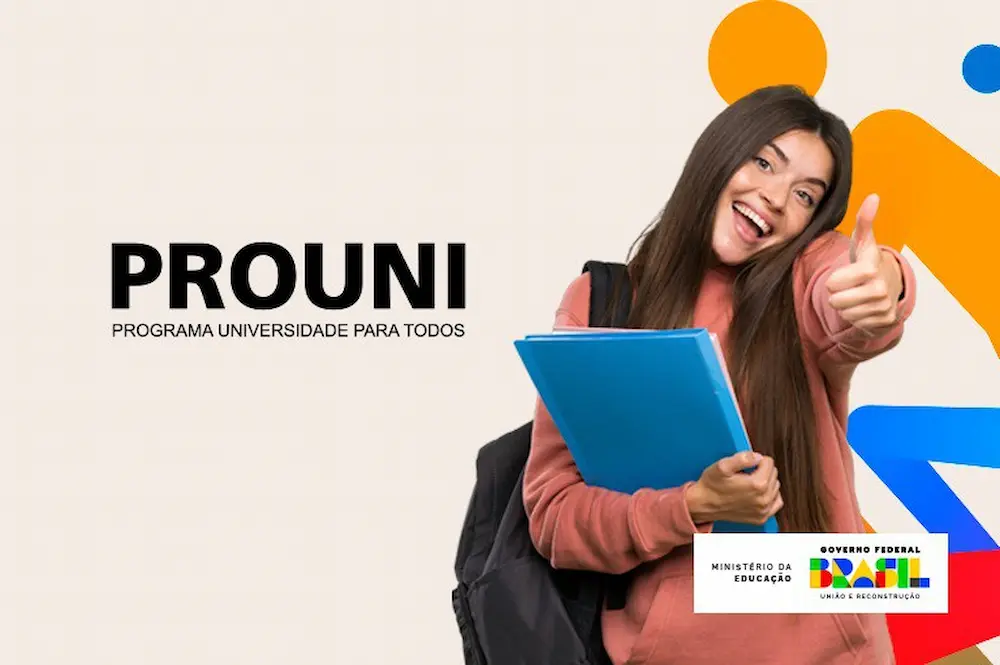 Imagem ilustrativa de uma estudante feliz com os documentos necessários para o Prouni 2026, representando o processo de inscrição.