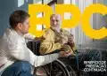 Homem jovem conversa com idoso em cadeira de rodas, ilustrando Benefício de Prestação Continuada (BPC)