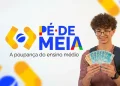 Estudante segurando dinheiro ao lado da marca do Pé-de-Meia, representando o pagamento de R$ 1.200 em junho para alunos do ensino médio público.