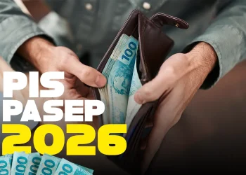 Carteira com cédulas de real representa o ressarcimento das cotas do PIS/PASEP disponível para trabalhadores e beneficiários legais em 2026.