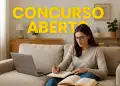 Mulher estudando em casa com notebook e livros, texto 'Concurso Aberto' ao fundo