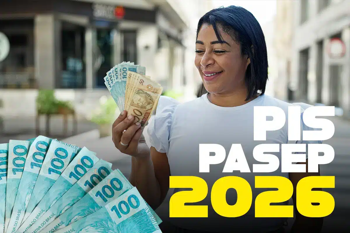 Pessoa sorrindo enquanto segura notas de dinheiro do abono salarial PIS/Pasep 2026.