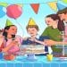 Desafio visual com um grupo de crianças e adulto ao redor de bolo de aniversário decorado, sorrindo e usando chapéus coloridos