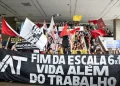 Protesto contra a reforma trabalhista, manifestantes pedem fim da escala 6x1 e redução da jornada de trabalho no Brasil.