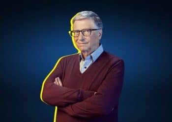 Bill Gates em frente a um fundo escuro, refletindo sobre as profissões do futuro em um mundo com inteligência artificial.