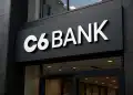 Fachada com letreiro do C6 Bank.
