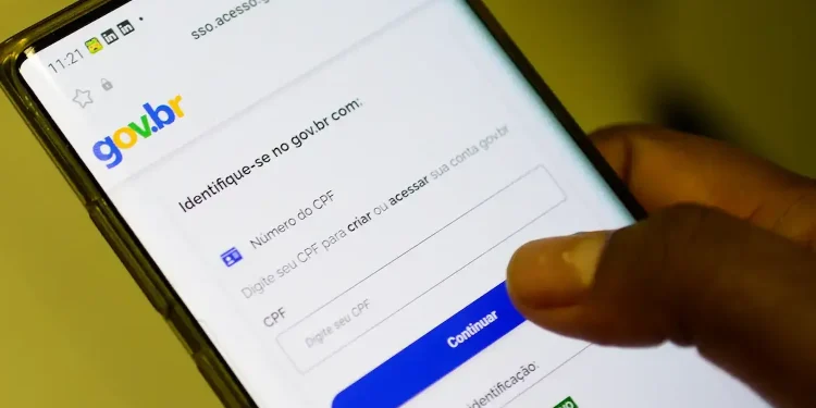 Interface de autenticação do Gov.br exibida em um smartphone mostrando o campo de CPF para acesso à conta.