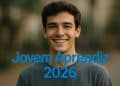 Jovem rapaz sorrindo com texto Jovem Aprendiz 2026 em destaque