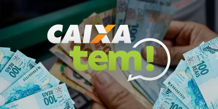 Mãos contando notas de R$ 100 em frente a um caixa eletrônico com a logo do Caixa Tem em destaque, representando a necessidade de desbloqueio do aplicativo para acessar o pagamento do Pé-de-Meia depositado pelo MEC em março de 2026