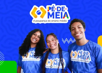 Estudantes participantes do programa Pé-de-Meia comemoram liberação de saque de R$ 1.000 com bônus adicional de R$ 80.