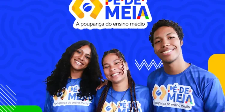 Estudantes participantes do programa Pé-de-Meia comemoram liberação de saque de R$ 1.000 com bônus adicional de R$ 80.
