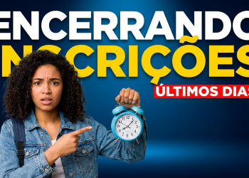 Jovem com expressão séria aponta para despertador azul ao lado de texto sobre fim das inscrições