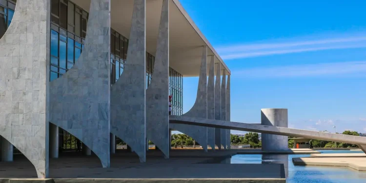 Fachada do Palácio do Planalto, em Brasília, sede do governo federal que apoia a PEC que prevê o fim da escala 6x1 e a redução da jornada de trabalho semanal de 44 para 36 horas.