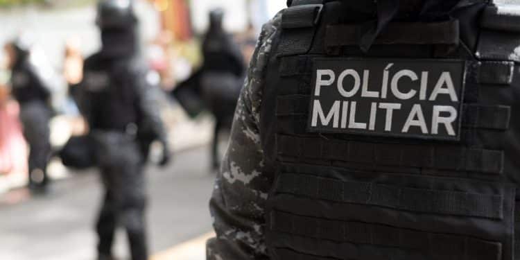 Polícia Militar brasileira em patrulhamento.