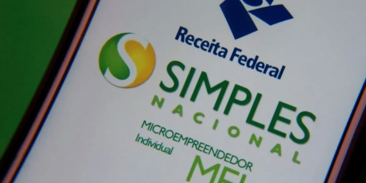 Tela do portal Simples Nacional da Receita Federal exibindo o logotipo do Microempreendedor Individual MEI com novo limite de faturamento em análise na Câmara