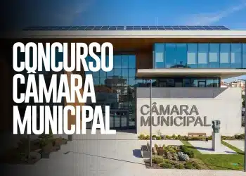 Fachada moderna de câmara municipal com painéis solares no teto, fachada de vidro e identificação "Câmara Municipal" na estrutura de concreto, com a inscrição "Concurso Câmara Municipal" em destaque, representando o certame da Câmara Municipal de Capetinga para o cargo de Procurador Jurídico em 2026