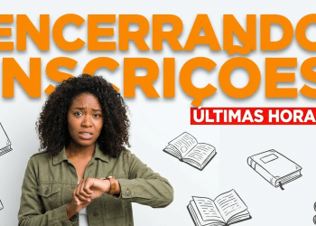 Mulher negra com cabelo cacheado olha preocupada para relógio, ao lado de texto "Encerrando Inscrições" e ícones de livros