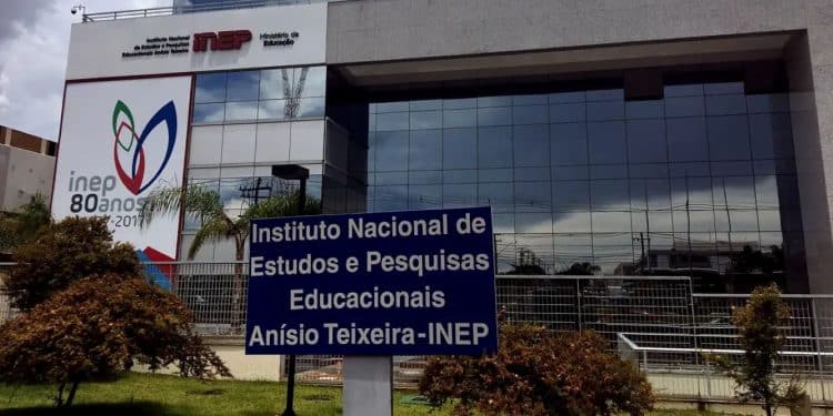 Prédio do Inep em Brasília, órgão responsável pelo edital do Encceja 2026 e pelas diretrizes do exame.