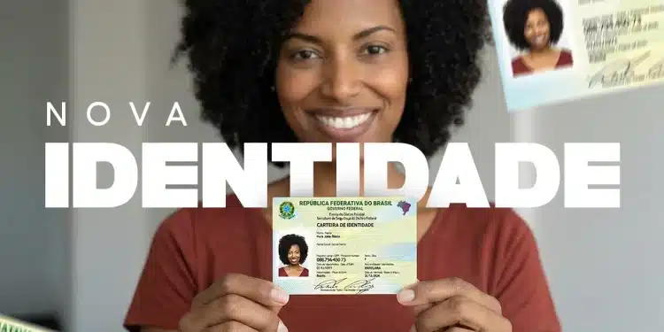 Mulher sorrindo segurando a nova carteira de identidade brasileira em destaque