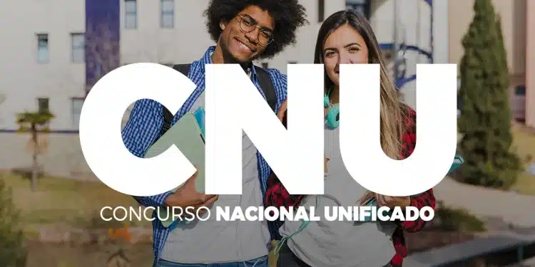 Jovem negro de cabelo afro e camisa xadrez azul ao lado de mulher com fones de ouvido turquesa, texto CNU Concurso Nacional Unificado