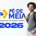 Estudante com mochila ao lado do logo do Pé-de-Meia 2026 saque de R$ 3.000