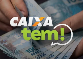 Imagem ilustrativa do Caixa Tem com cédulas de 100 reais e o logotipo do benefício 'Caixa Tem!