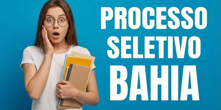 Jovem surpresa com óculos e cabelos castanhos segura cadernos coloridos ao lado do texto Processo Seletivo Bahia