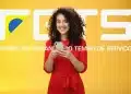 Mulher sorrindo com celular na mão em frente ao logo do FGTS — liberação de R$ 17 bilhões para quitar dívidas
