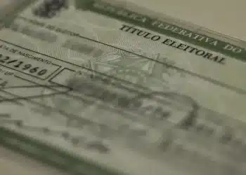 Título eleitoral do Brasil, representando as informações sobre regularização para as eleições de 2026