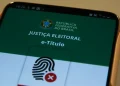 Aplicativo e-Título, da Justiça Eleitoral, pode auxiliar eleitores na consulta e regularização da situação eleitoral.