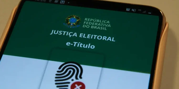Aplicativo e-Título, da Justiça Eleitoral, pode auxiliar eleitores na consulta e regularização da situação eleitoral.