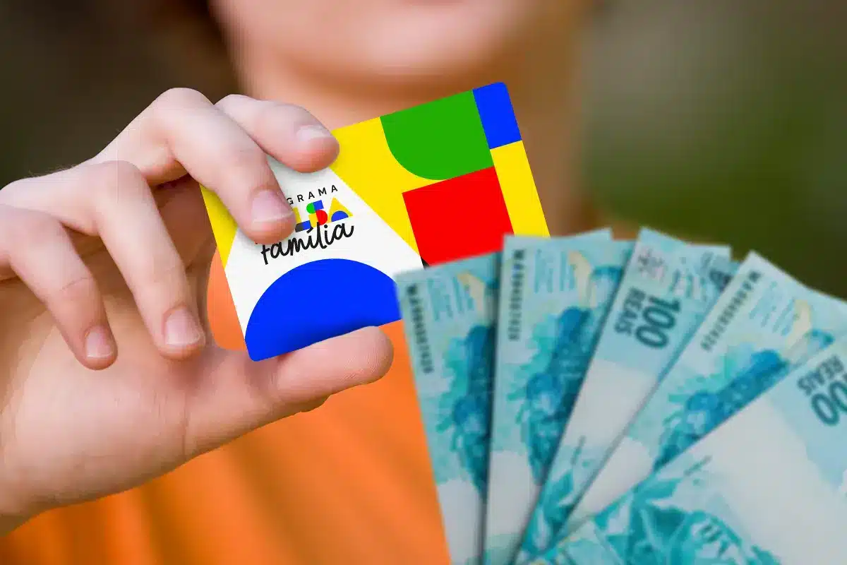 Cartão do Bolsa Família e cédulas de dinheiro representam o pagamento de até R$ 1.000 pela CAIXA.