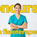 Fisioterapeuta sorrindo e nome "Concursos para fisioterapeutas".