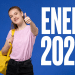 Estudante faz sinal de positivo com nome "ENEM 2026" do lado.