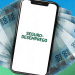 Smartphone exibindo texto "Seguro-Desemprego" sobre notas de 100 reais dispostas em leque.