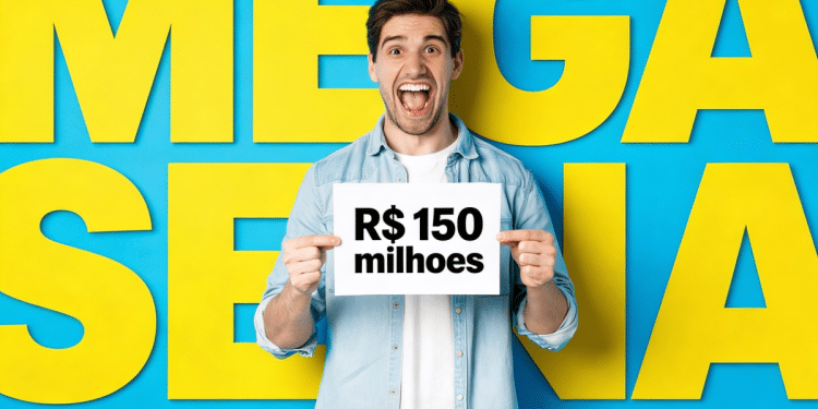 Homem jovem comemora segurando placa "R$ 150 milhões" com fundo azul e amarelo escrito "MEGA_SENA".