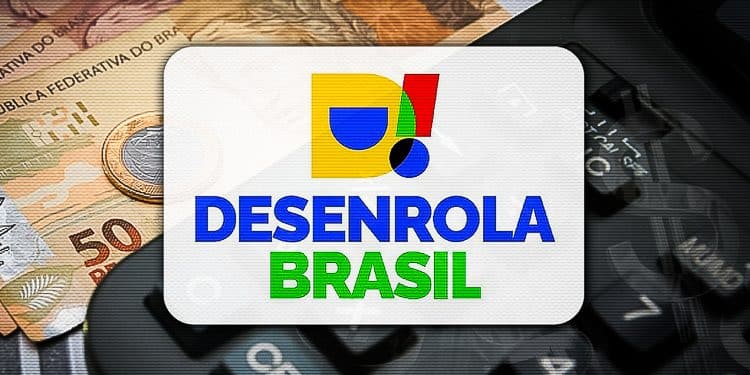 Logotipo colorido do programa Desenrola Brasil sobre calculadora preta e cédulas de 50 reais