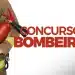 Bombeiro segura extintor vermelho, usando uniforme bege com faixas refletivas amarelas e texto "Concurso Bombeiro".