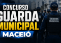 Guardas municipais fardados com uniforme azul-marinho e boné enfileirados em formação, com texto promocional do concurso