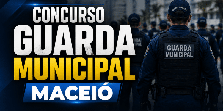 Guardas municipais fardados com uniforme azul-marinho e boné enfileirados em formação, com texto promocional do concurso