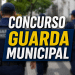 Dois guardas municipais de costas com uniformes azuis e bonés em praça urbana, com texto "Concurso Guarda Municipal"