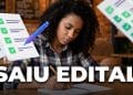 Mulher negra de cabelos cacheados escreve em caderno espiral, usando camisa xadrez, com elementos de checklist sobrepostos.